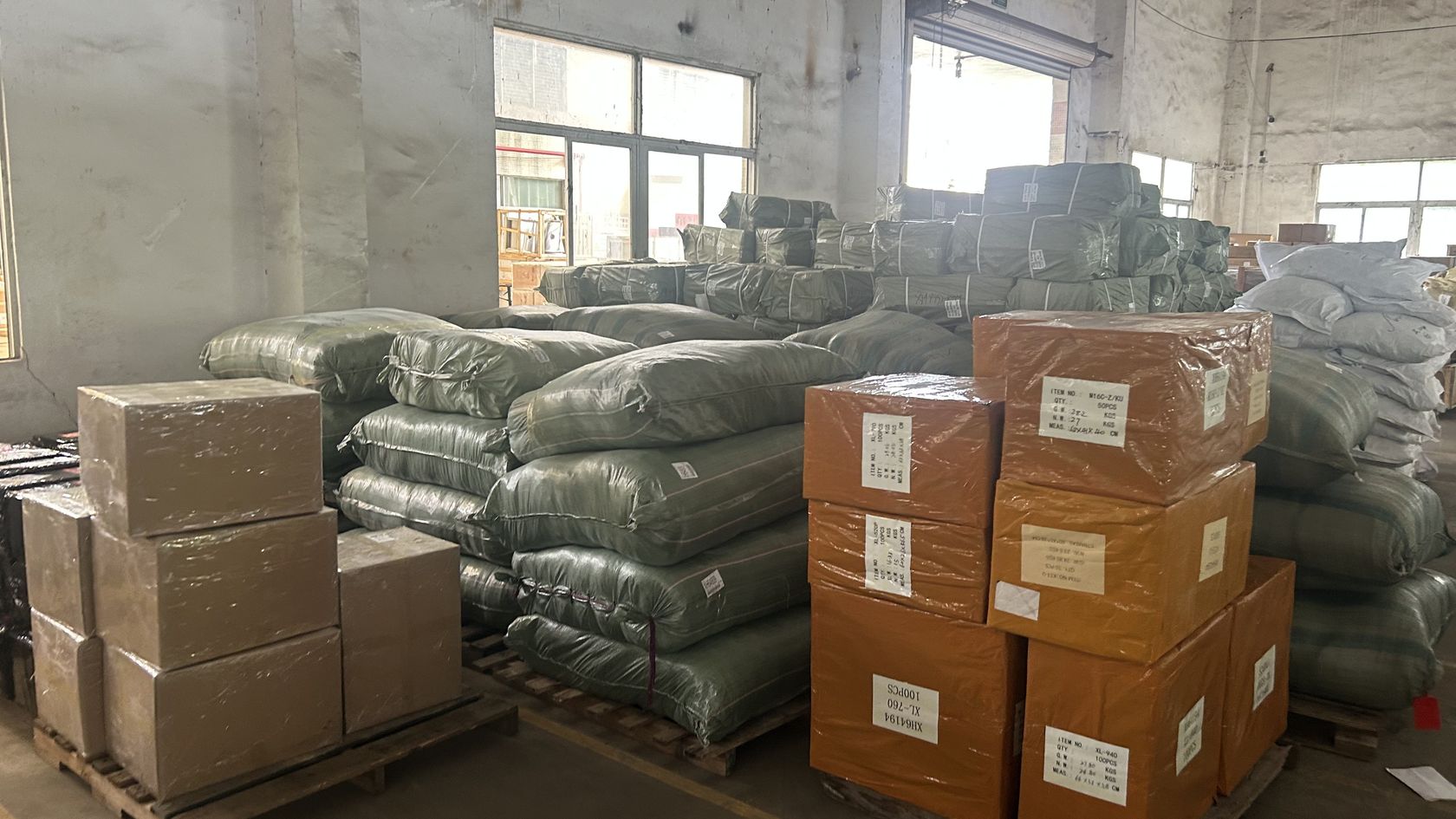 LCL cargo sorted by shipment